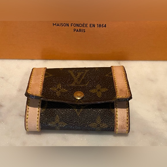 Louis Vuitton key holder - Picture 1 of 8